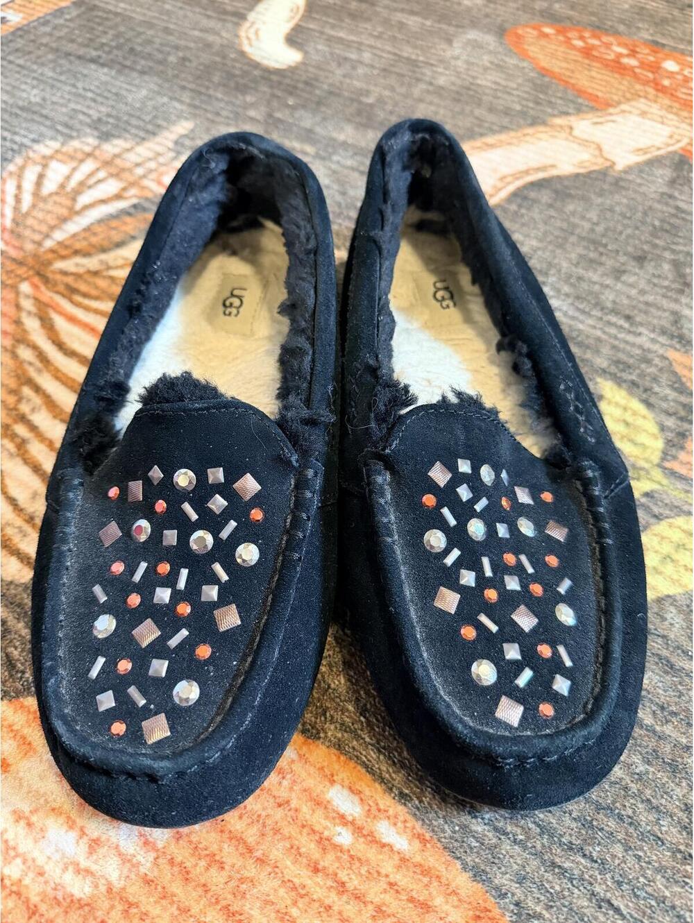 UGG Ansley Black Suede Studded Moccasin Slippers Size 11 Shearling Lined